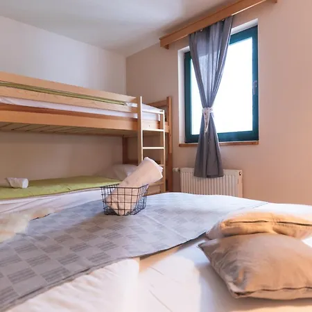 Guest house Brunarica 3*